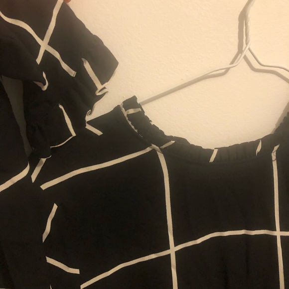 Chic, black and white dress - Picture 3 of 4